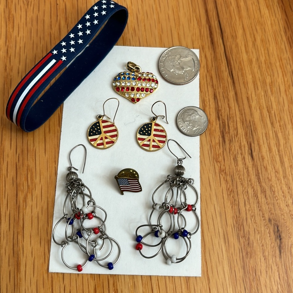 Vintage American flag rhinestone pendant, 2 prs. of pierced earrings and tac pin